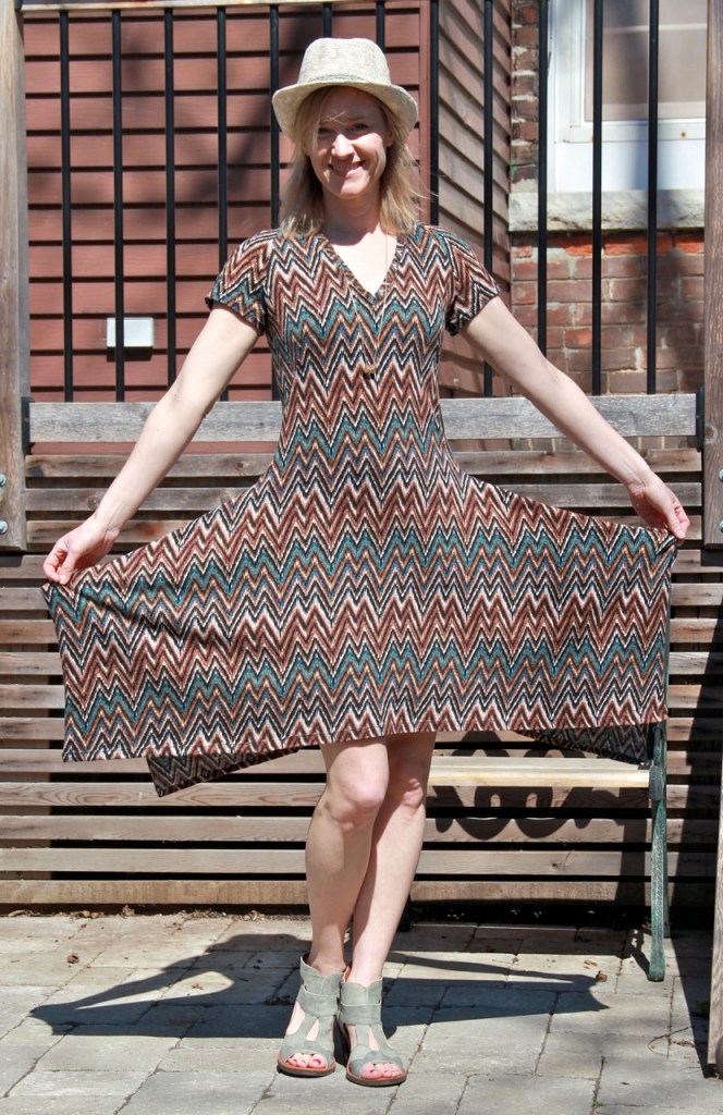 Burdadress_sideflaps3