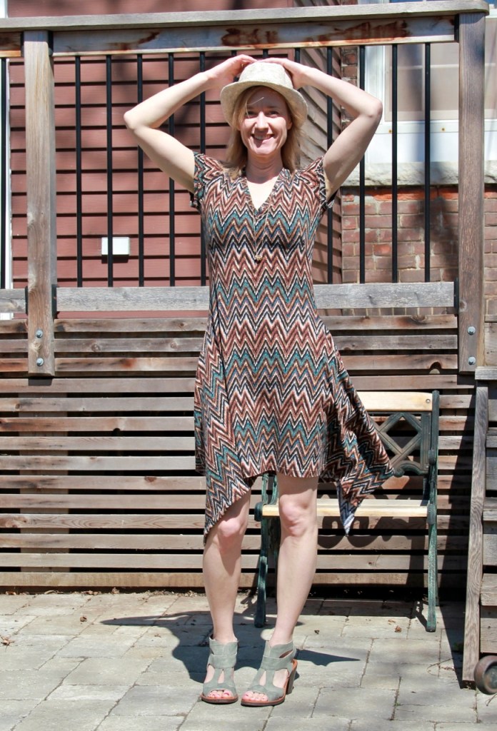 Burdadress_sideflaps4